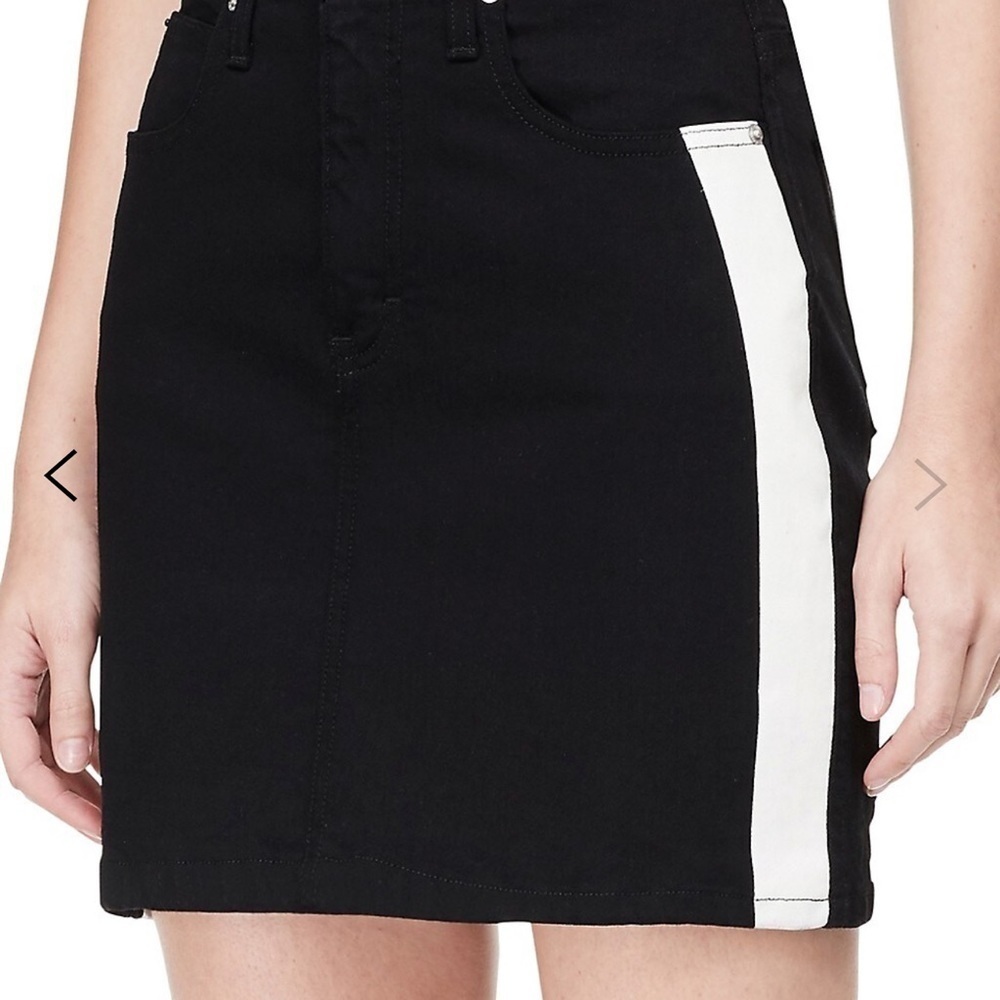 Calvin Klein - Picture 3 of 7